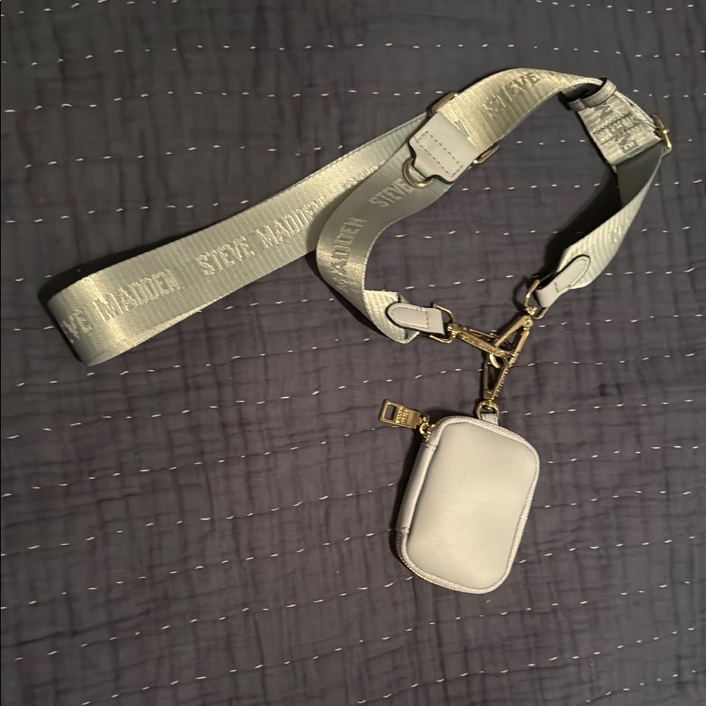 Steve Madden Gray Key & Card Holder